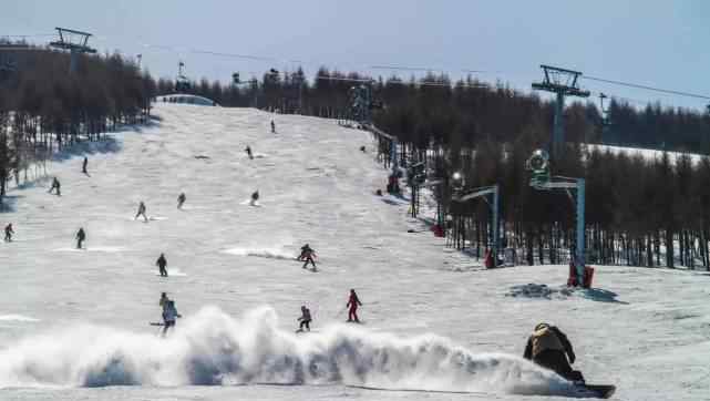 北大女生滑雪遇難：剎了兩次沒剎住 朋友圈里一片哀悼