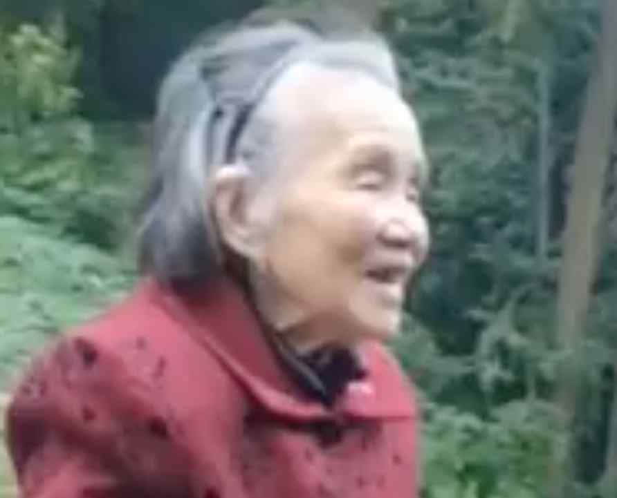 92歲姐姐拄拐給90歲妹妹祝壽 人的長壽8大秘訣輕松活到100歲