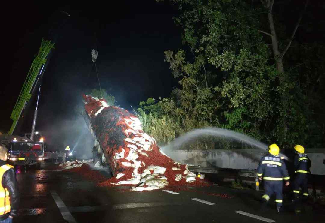 30噸干辣椒高速路上被燒 事件的真相是什么？