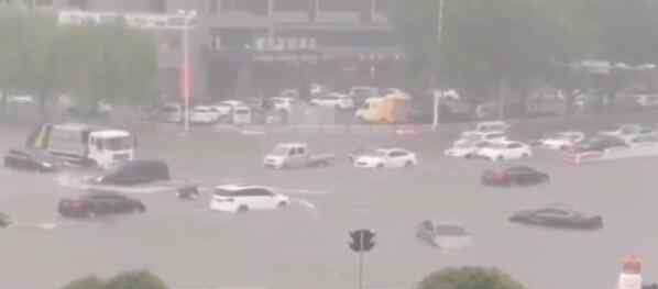 青島街面積水成河汽車漂浮 青島暴雨會持續(xù)多久