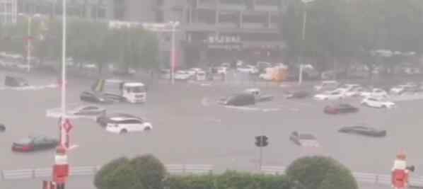 青島街面積水成河汽車漂浮 青島暴雨會持續(xù)多久