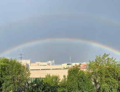 雷雨過后北京天空再現(xiàn)雙彩虹 畫面太美了