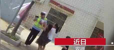 民警執(zhí)勤時被一群萌娃團團圍住 甜蜜“攻勢”下直呼：受不了