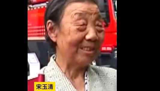 85歲奶奶縫300雙鞋墊送消防員 網(wǎng)友：暖心