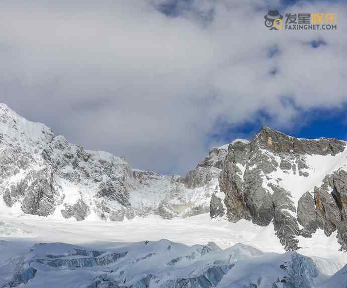 麗江 麗江玉龍雪山8月飄雪 游客欣喜若狂稱贊玉龍雪景美不盛收