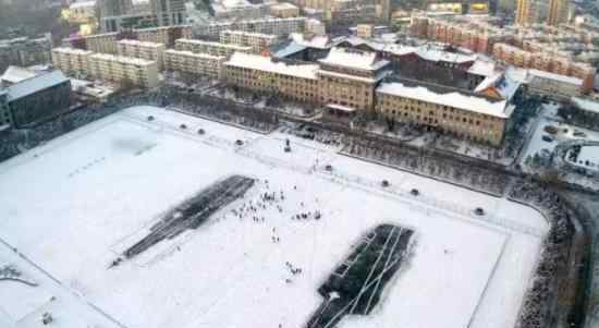 高校雪地雙航母 雪地造航母慶祝雙航母時代