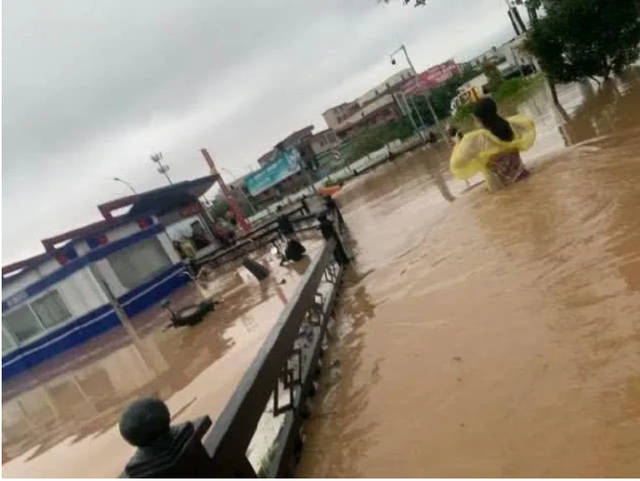 廣州大雨 廣州市21日至22日特大暴雨已致4人遇難，此次暴雨過程的小時雨超歷史紀(jì)錄