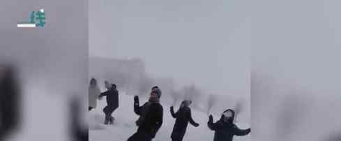 東北阿姨雪天跳廣場舞 雪有多厚什么情況