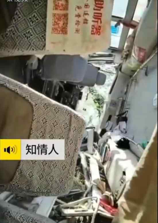 湖南載22人旅游客車翻下山谷 傷亡情況是怎樣的