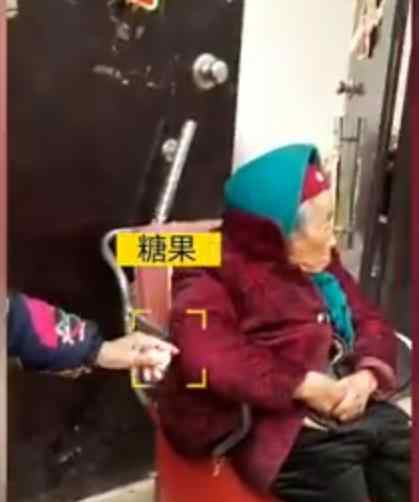 107歲媽媽給84歲女兒捎糖吃  女兒笑靨如花（圖）