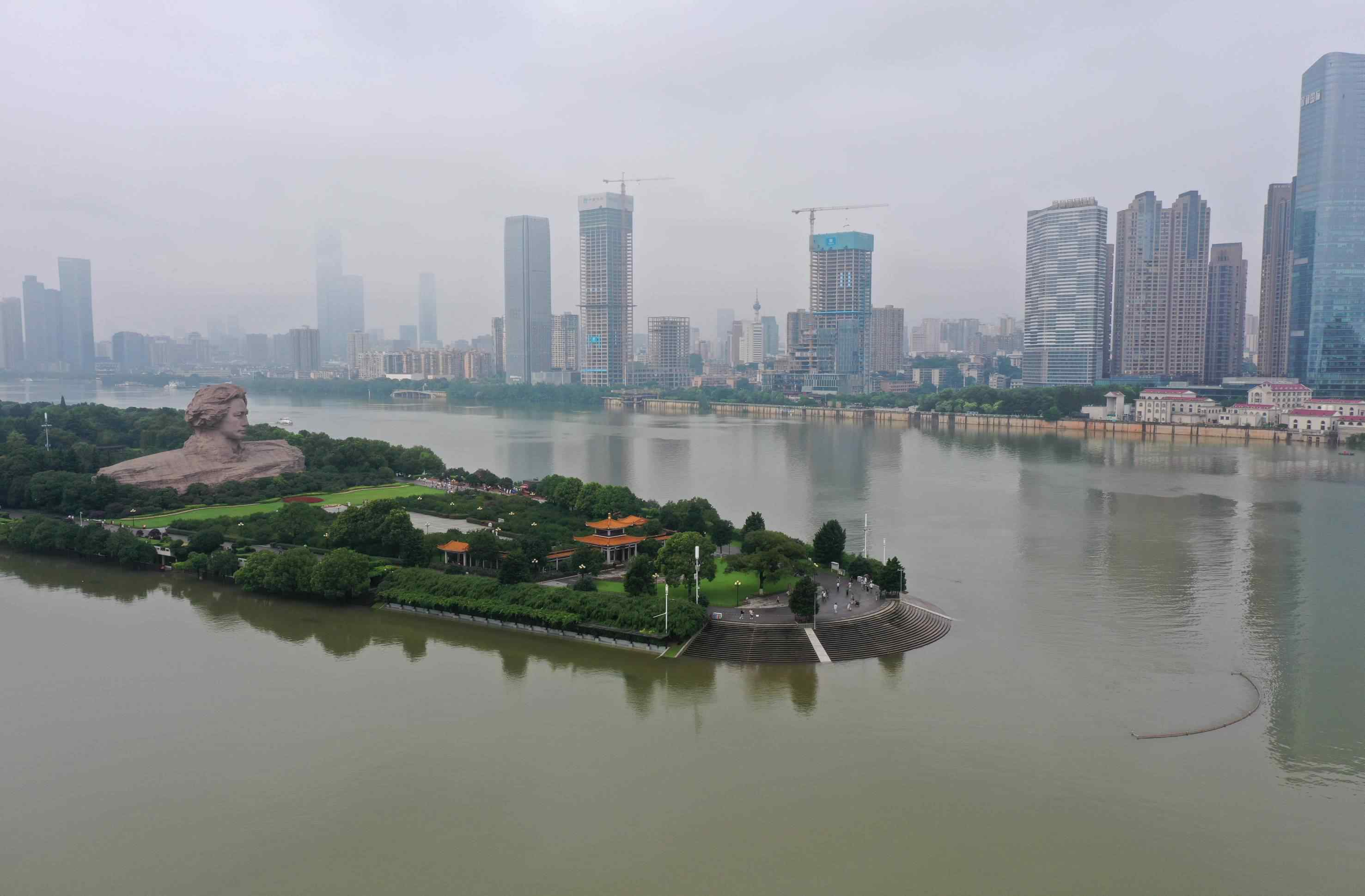 湖南校園慘案 湖南長沙湘江水位上漲，橘子洲景區(qū)暫時閉園