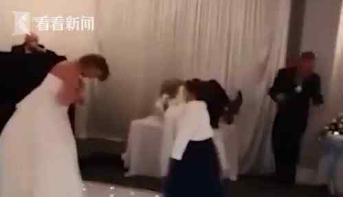 女子闖婚禮現(xiàn)場(chǎng)糾纏新郎大喊“新娘是我” 新娘先懵后笑