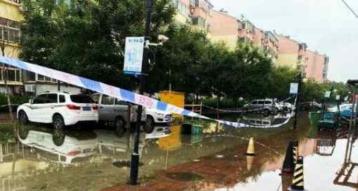 小區(qū)雨后積水14歲女孩觸電躺水中 鄰居神舉動救人現(xiàn)場曝光內(nèi)幕太嚇人了