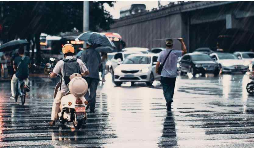 北京法拉利事件 1992年，北京首富李曉華耗資百萬(wàn)買(mǎi)下中國(guó)第一輛法拉利，車(chē)牌號(hào)京A00001