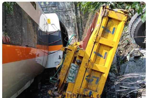 臺(tái)鐵列車脫軌事故已致35人死亡 究竟發(fā)生了什么