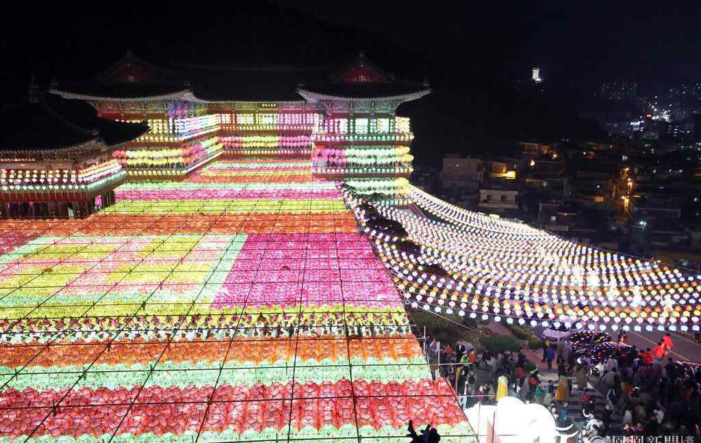 韓國(guó)釜山寺廟點(diǎn)亮5萬(wàn)燈籠迎節(jié)日