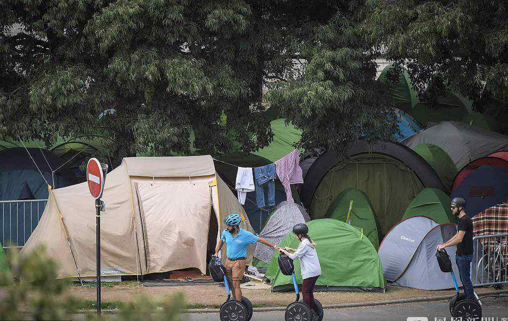 法國:450多名移民駐扎公園生活