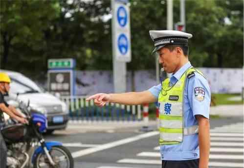 交警回應司機救人闖紅燈家屬拒作證 司機為救嬰兒闖紅燈