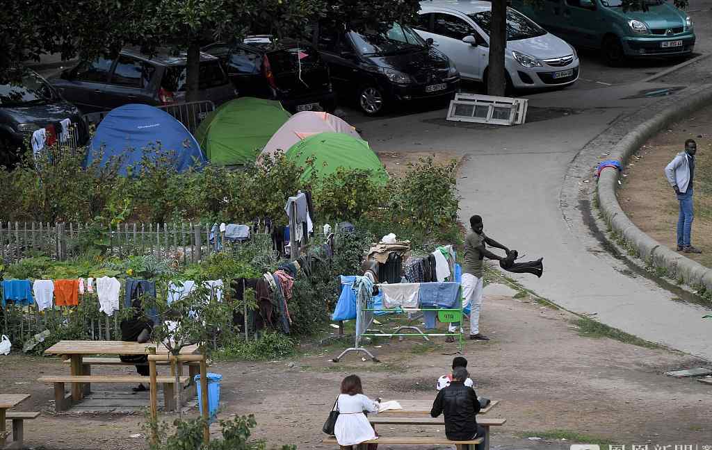 法國:450多名移民駐扎公園生活