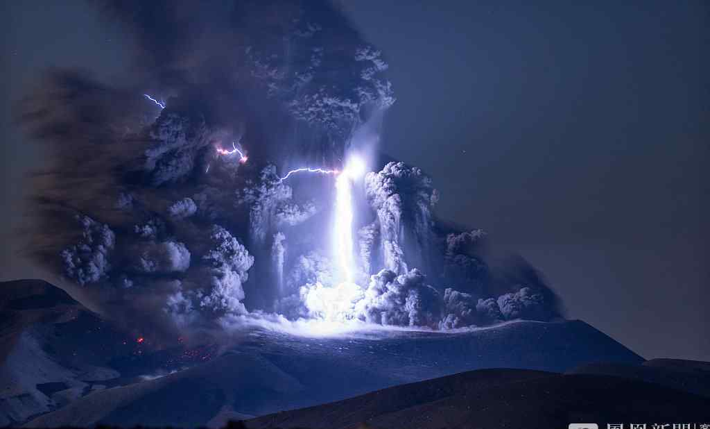 閃電擊中火山瞬間圖片 火山為什么會有閃電