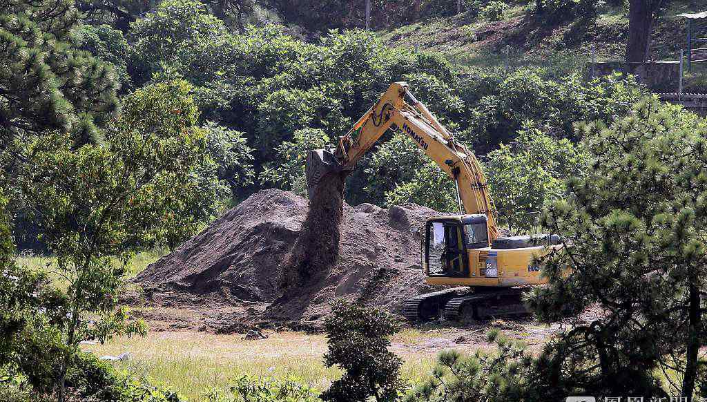 30米老井挖掘出75具人體遺骸