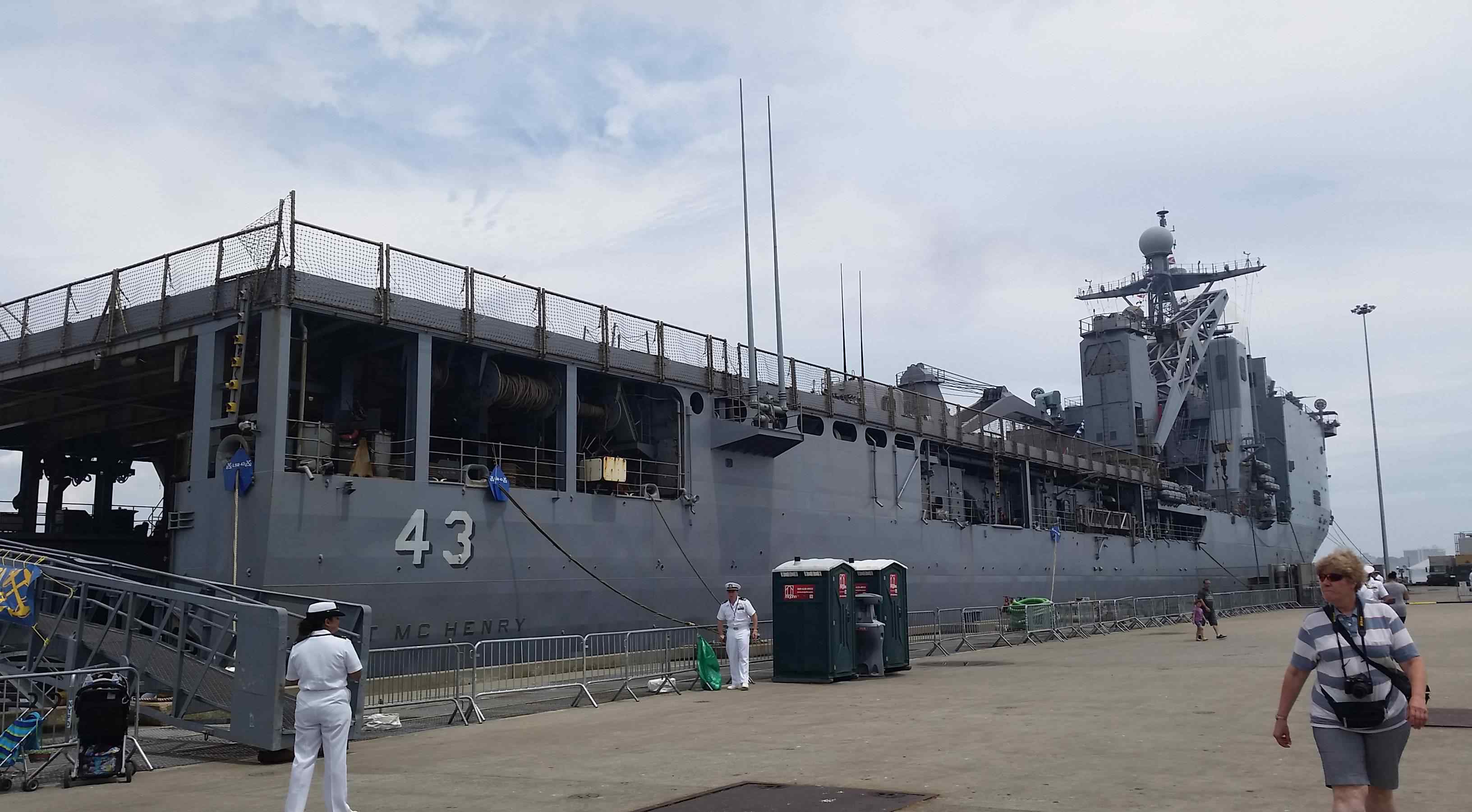 美軍萬噸戰(zhàn)艦“麥克亨利堡”號爆發(fā)病毒 海上漂了兩個月不能靠岸