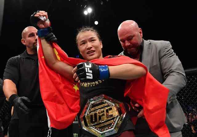 中國猛女42秒暴力KO對手奪冠 張偉麗獲亞洲首個UFC女子世界冠軍