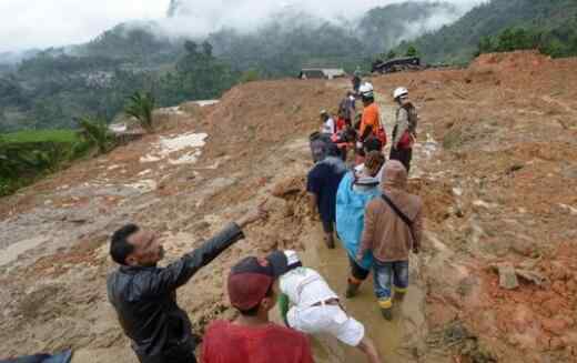 印度尼西亞西爪哇省山體滑坡事件 至少32人死亡