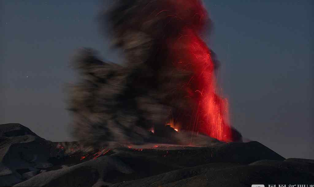 閃電擊中火山瞬間圖片 火山為什么會有閃電