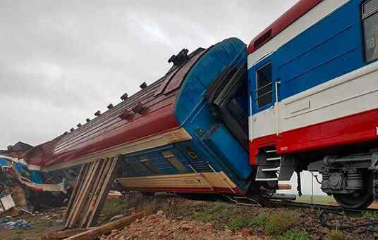 蒙古國列車脫軌 原因是這樣簡直太嚇人了