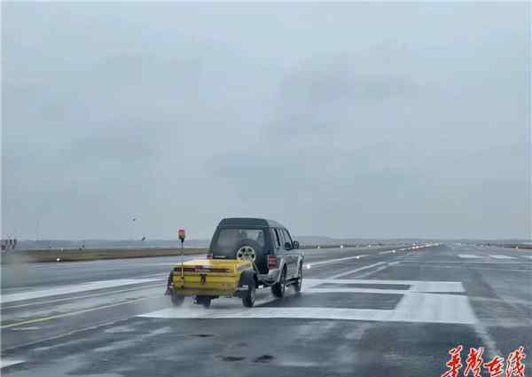 雨雪天氣飛機(jī) 低溫雨雪天氣影響 長沙機(jī)場啟動大面積航班延誤響應(yīng)藍(lán)色等級