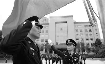 邊防警察報 脫下軍裝換警服 近千名溫州邊防武警轉(zhuǎn)為人民警察