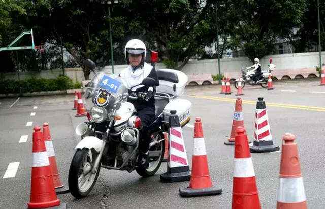 溫州交警 溫州交警4名女鐵騎颯爽亮相街頭 顏值爆表力氣逼人