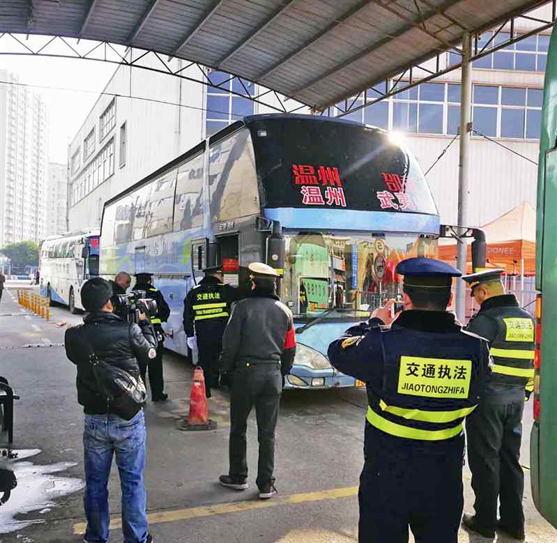 黑車(chē)的危害 溫州警方擒獲8名“黃?！?詳解乘坐黑車(chē)有哪些危害