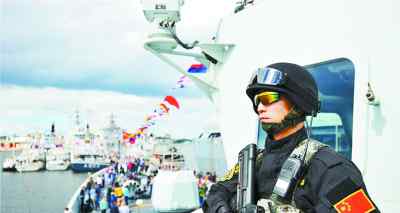 巢湖號綜合補給艦 湘潭艦：軍旗獵獵闖“深藍”