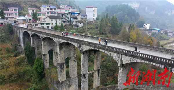 烏巢 烏巢河大橋通車30周年 鳳凰縣臘爾山臺(tái)地完美“蝶變”