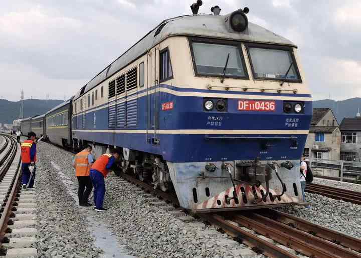 樂清火車站 樂清灣鐵路上午開通 火車直達(dá)溫州港深水港區(qū)