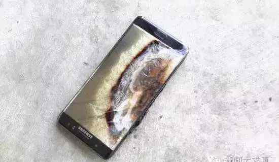 iphone爆炸 蘋果手機整晚充電竟然爆炸？真相在此，太可怕了！