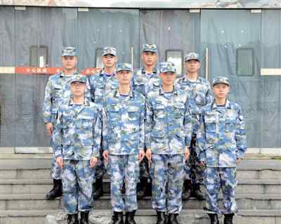 馳騁 馳騁海疆 人民海軍成立70周年之際再訪溫州艦