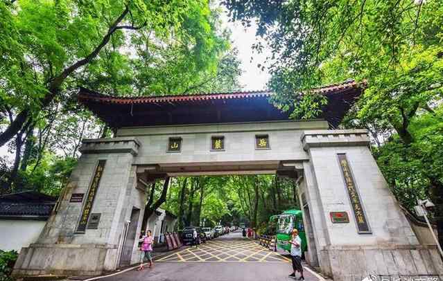 東方紅自行車(chē) 自今天至10月7日，麓山景區(qū)南門(mén)從東方紅廣場(chǎng)起實(shí)行全線禁行