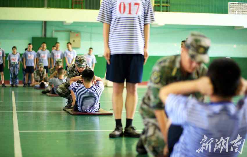 海軍國(guó)防生 南華大學(xué)海軍國(guó)防生開(kāi)展畢業(yè)考核