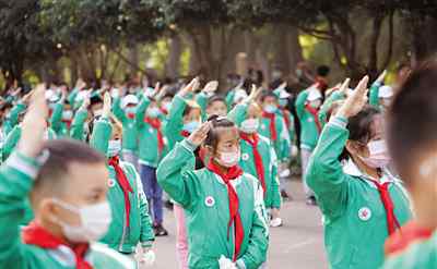 歌樂山烈士陵園 紀念“11·27”革命烈士殉難71周年重慶師生歌樂山烈士陵園緬懷英烈