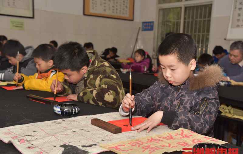 黃京 “書法少年”揮毫潑墨賀新春