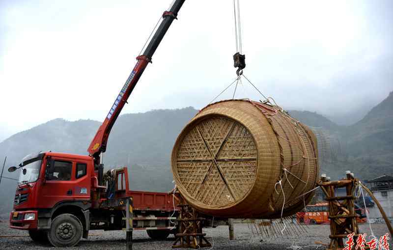 少數(shù)民族工藝品 非遺專家：手工藝品也能成為少數(shù)民族特色村鎮(zhèn)建設(shè)的“參考文獻(xiàn)”