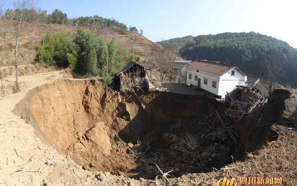 廣元天坑 四川廣元現直徑60米天坑 村民半夜驚魂