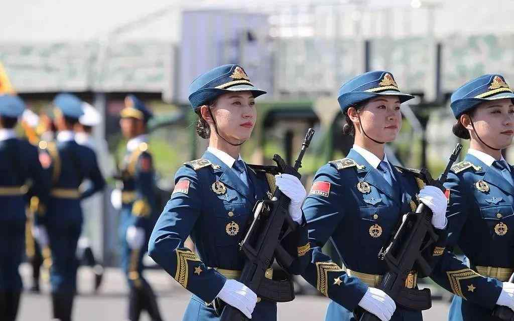 女生當兩年兵值得嗎 女生征兵體檢太可怕了