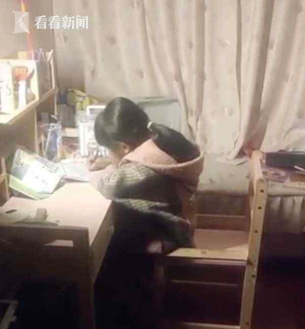 爸爸喝醉后女兒即興改歌吐槽 究竟是怎么一回事?