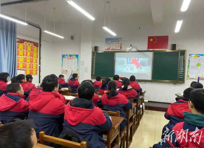 醴陵市青云中學(xué) 醴陵市各中小學(xué)校積極開展“憲法晨讀”活動(dòng)