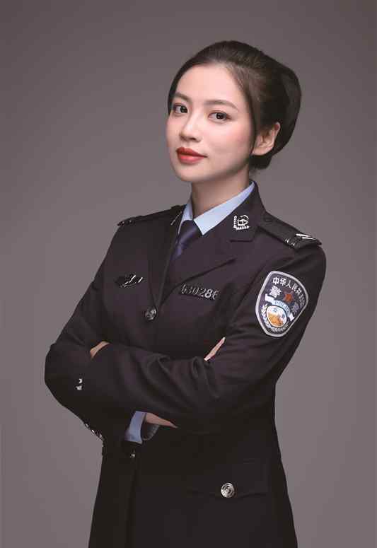 溫州交警隊 首個中國人民警察節(jié)，記者走近三位溫州交警