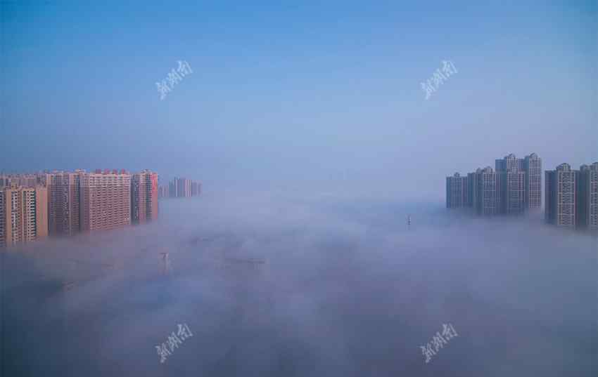 長沙天空之城 天空之城：長沙現(xiàn)平流霧美景